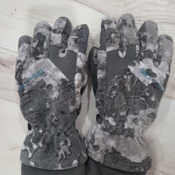 Girls With Guns Other - Gray Camouflage Fleece Gloves